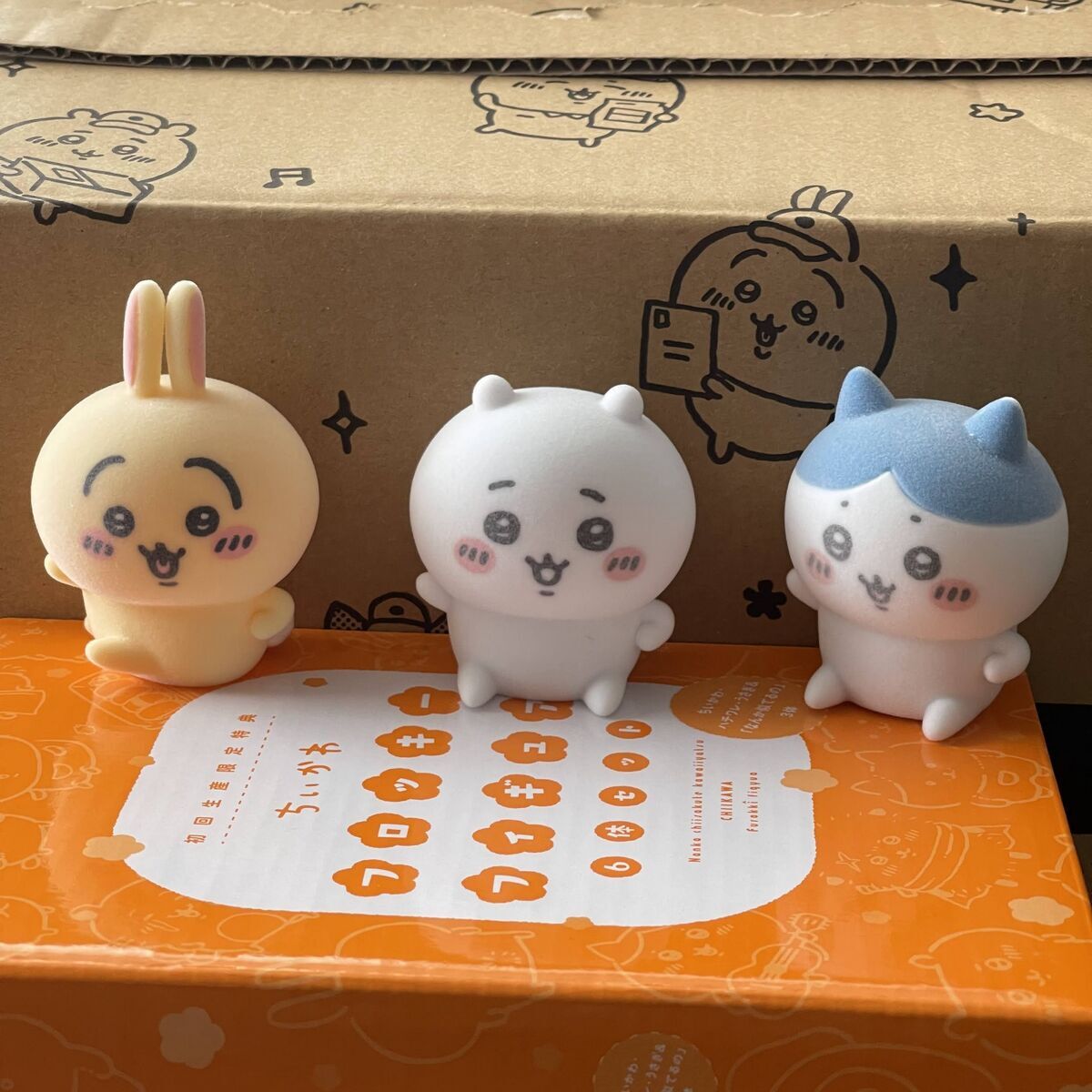 アニメちいかわ 豪華版1のBlu-rayが到着！アクリルブロックと