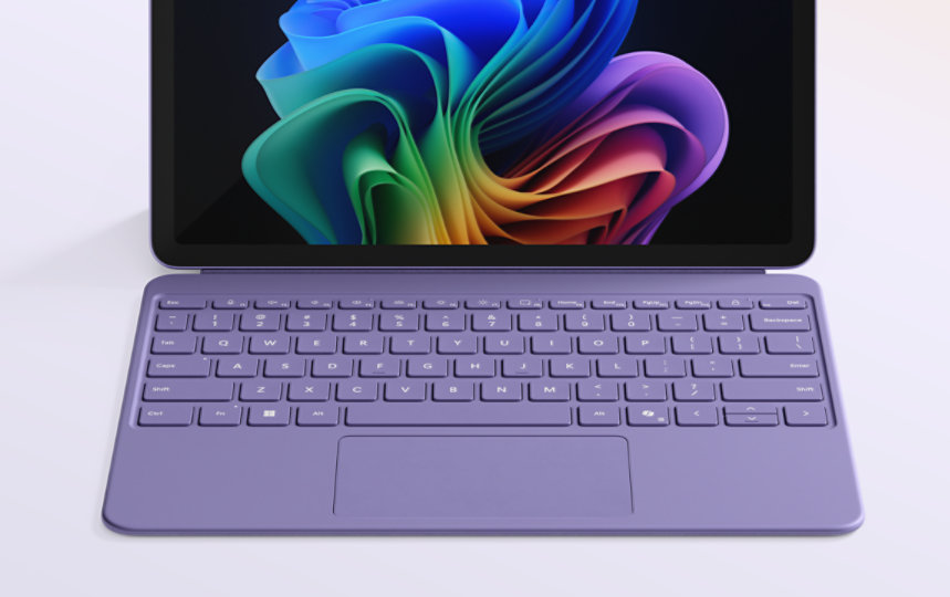 Surface Pro キーボード (Bluetooth、バックライト、ペンのオプション