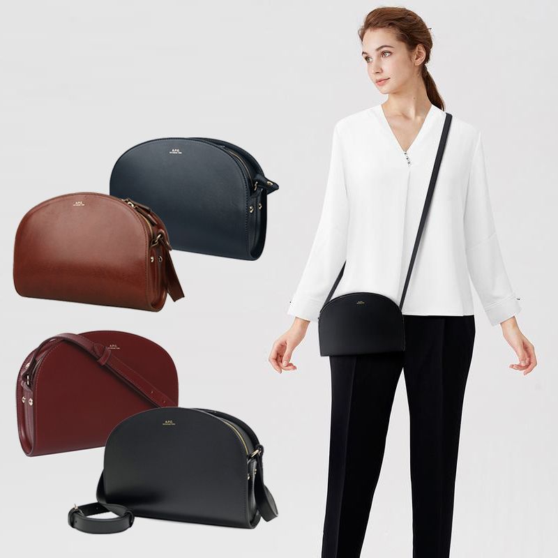 APC アーペーセー レザー ハーフムーン 半月型 ショルダーバッグ