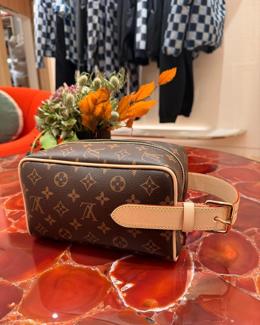 LV*+Locker Dopp Kit モノグラムクラッチポーチバッグ M83112 (Louis
