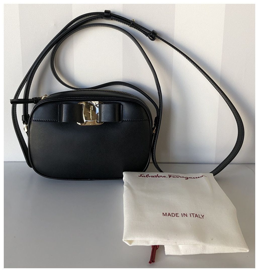 FERRAGAMO◇フェラガモ〔VARA〕ポシェット(スムースカーフ)黒