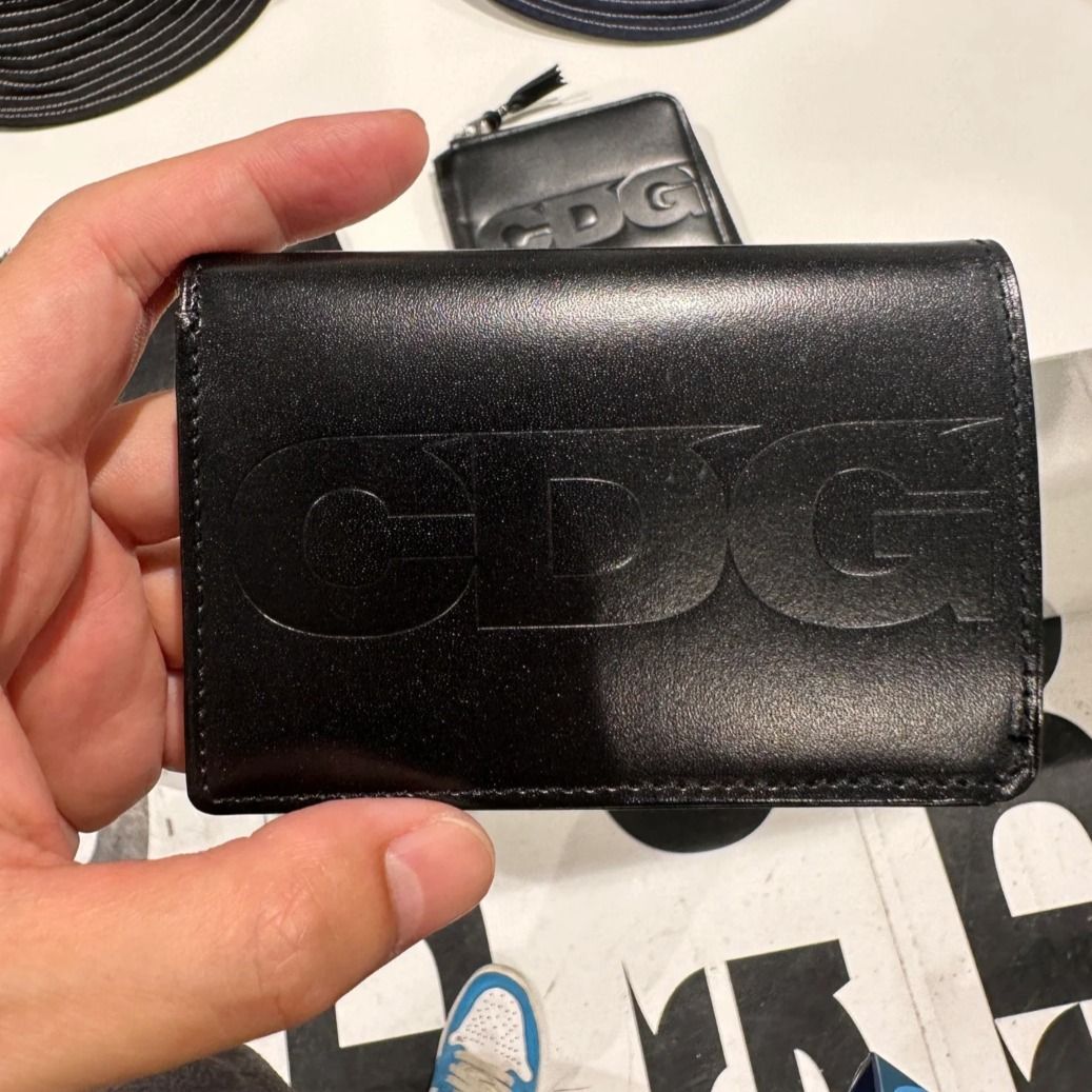 COMME des GARCONS CDG エンボスロゴ ウォレット カードケース (COMME