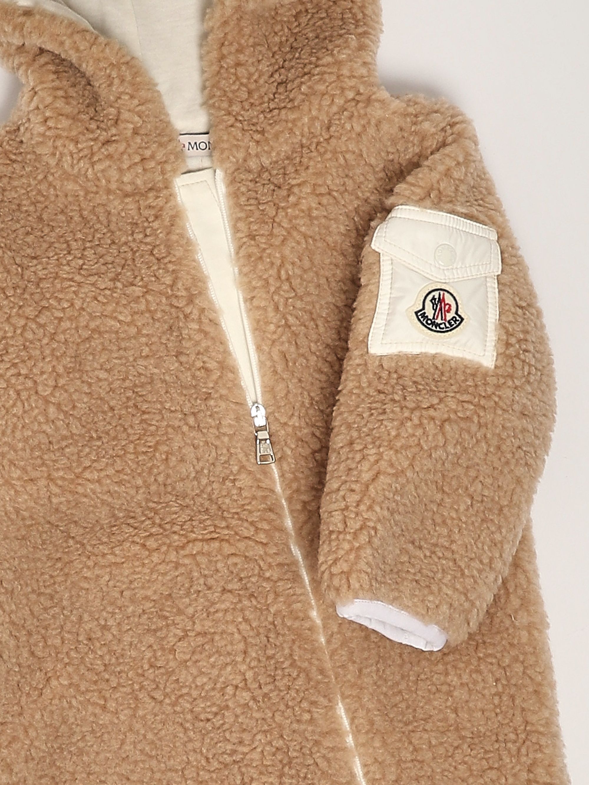 Tutina neonato Moncler in tessuto teddy 9518l0000689a3x Cammello