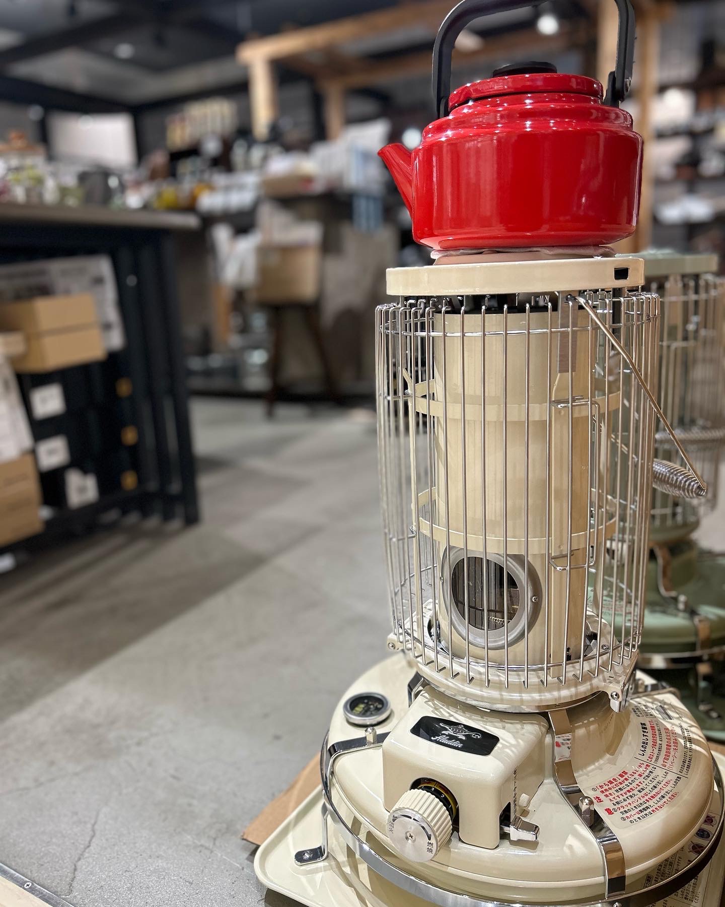 寒い日を乗り越えるために、アラジンストーブおすすめです！ | 日々ノ