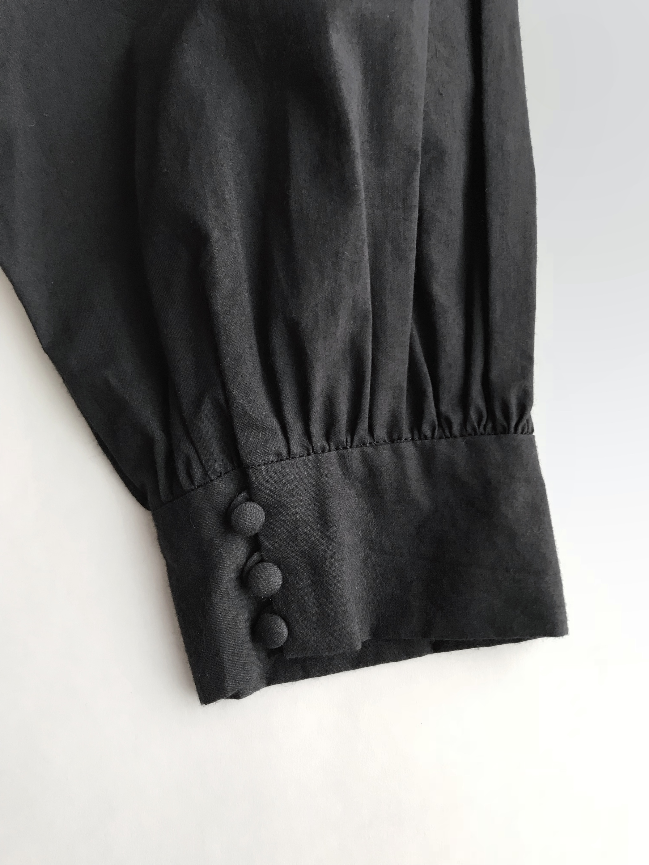 pot and tea | 旧品番：釦たくさんブラウス（ノーカラー）濃グレー