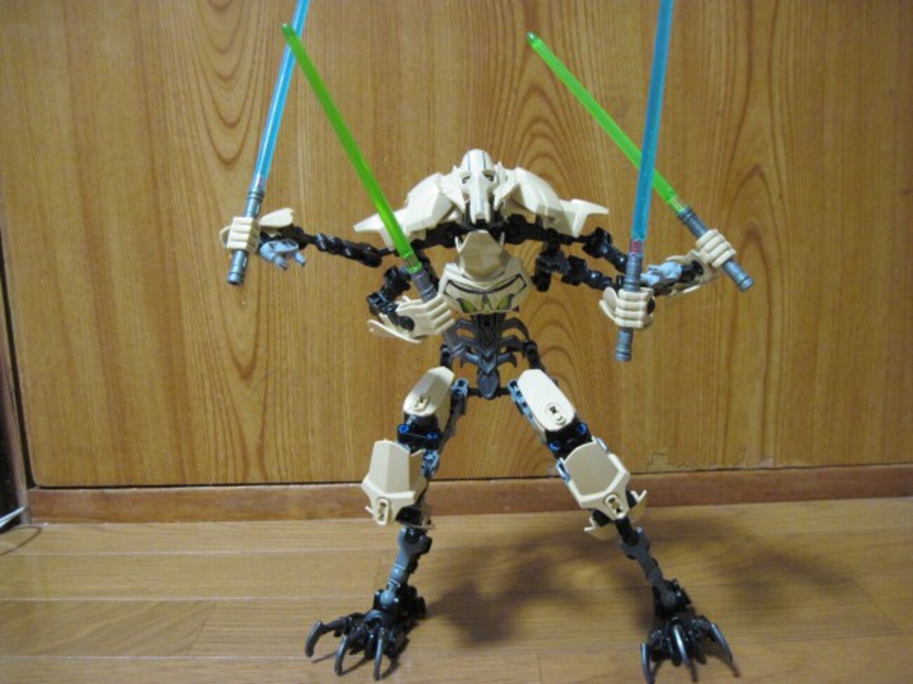 グリーヴァス将軍のレゴ、かっこよすぎ - ukkiのブログ