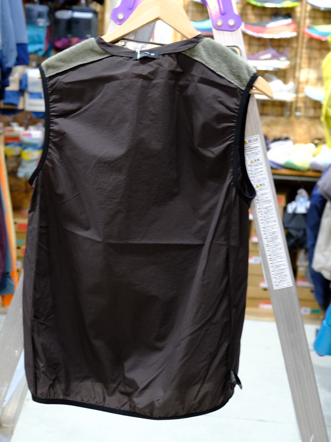 ORBIT WINTER VEST（前面内側にオクタ・肌離れの良いシェル素材の