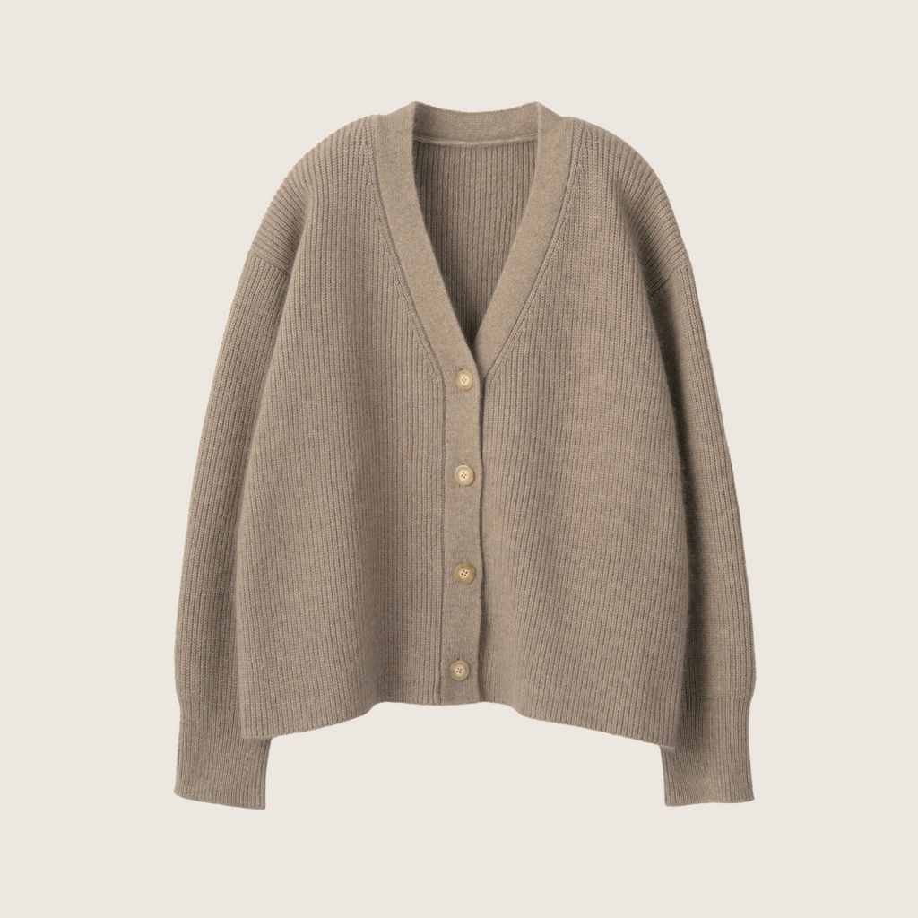 ソージュのカーディガンの選び方。定番から新作まで、目的に合った一枚