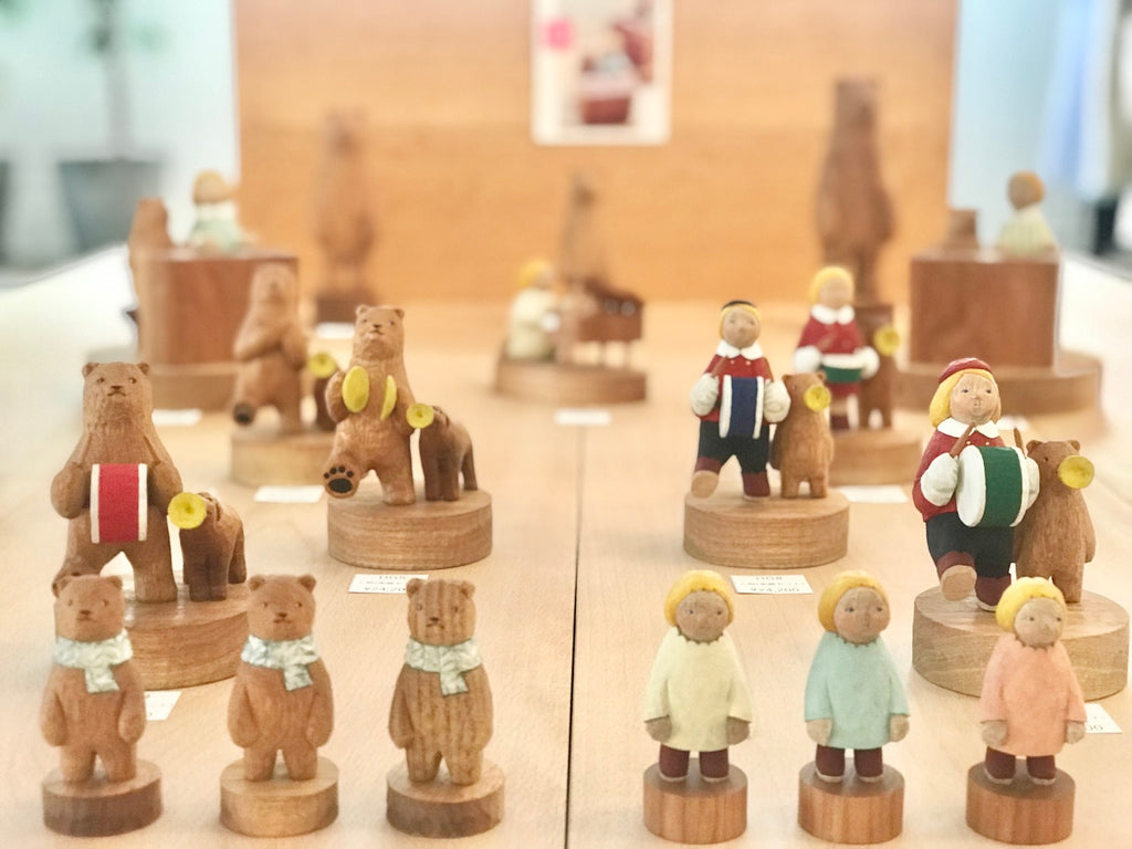 江籠正樹 木製クマフィギュア 赤いスカーフ付き 江籠正樹 木製クマ