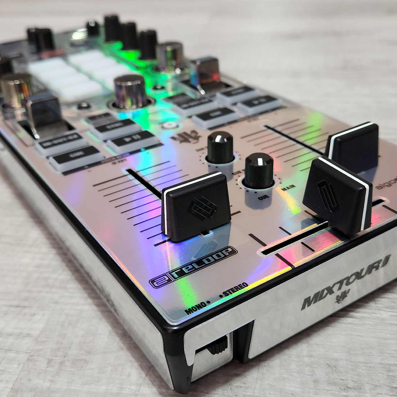 Reloop Mixtour Pro (Laidback Luke) Skinz - Holographic - 12inchSkinz