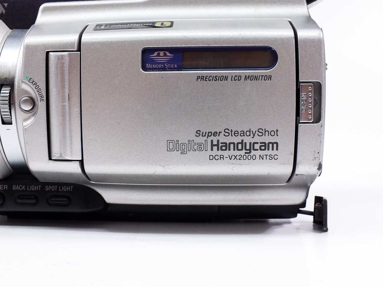 Sony DCR-VX2000 Digital Handycam