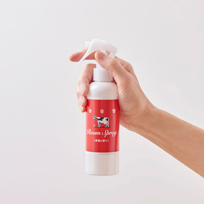 カウブランド 赤箱の香りのルームスプレー(5.5×5.5×20㎝ / 248g（容器