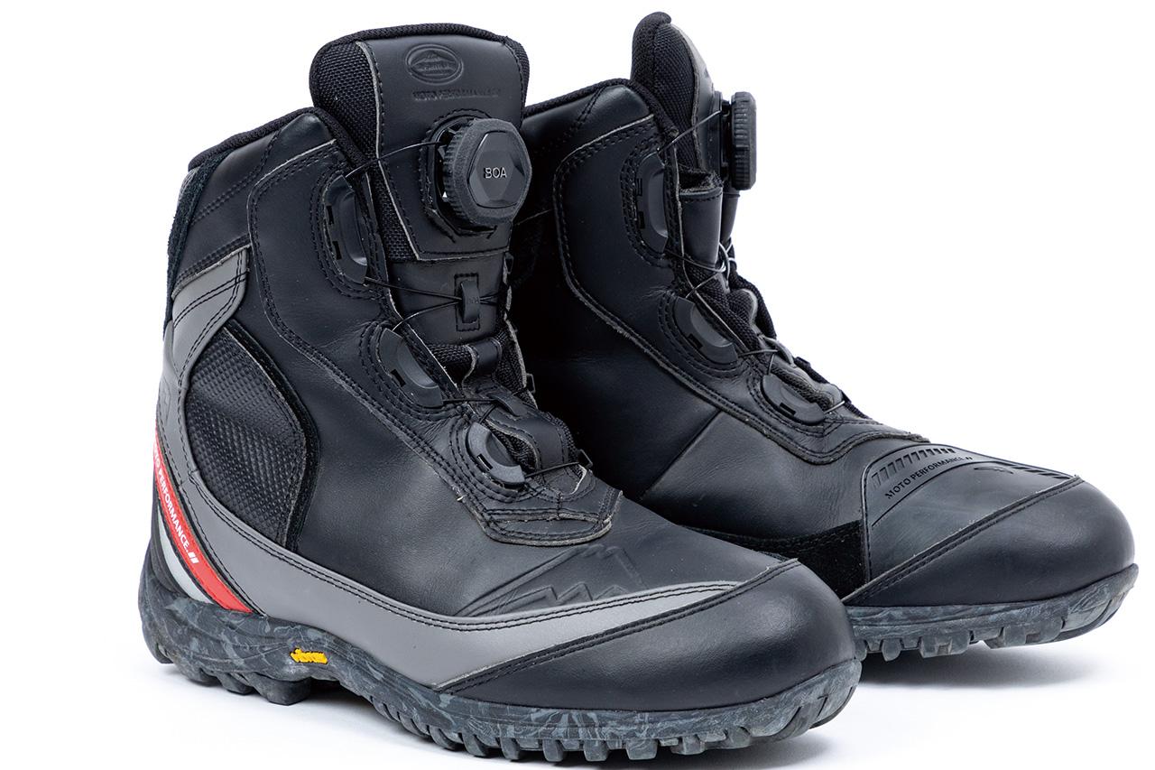 防水ライディングシューズは防寒にも貢献｜クシタニ「アドーネシューズ