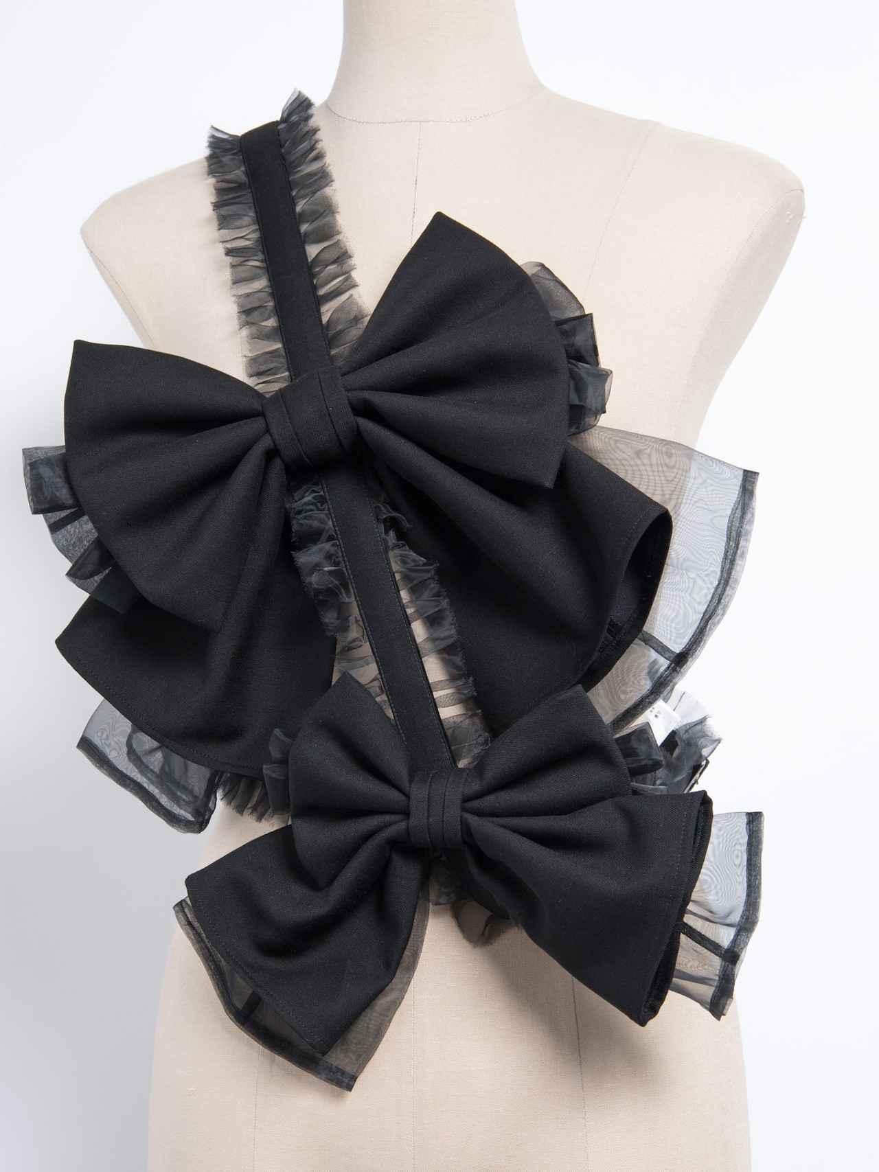 ノワール ケイ ニノミヤの 黒のリボン・ハーネス参上、 日本橋三越POP