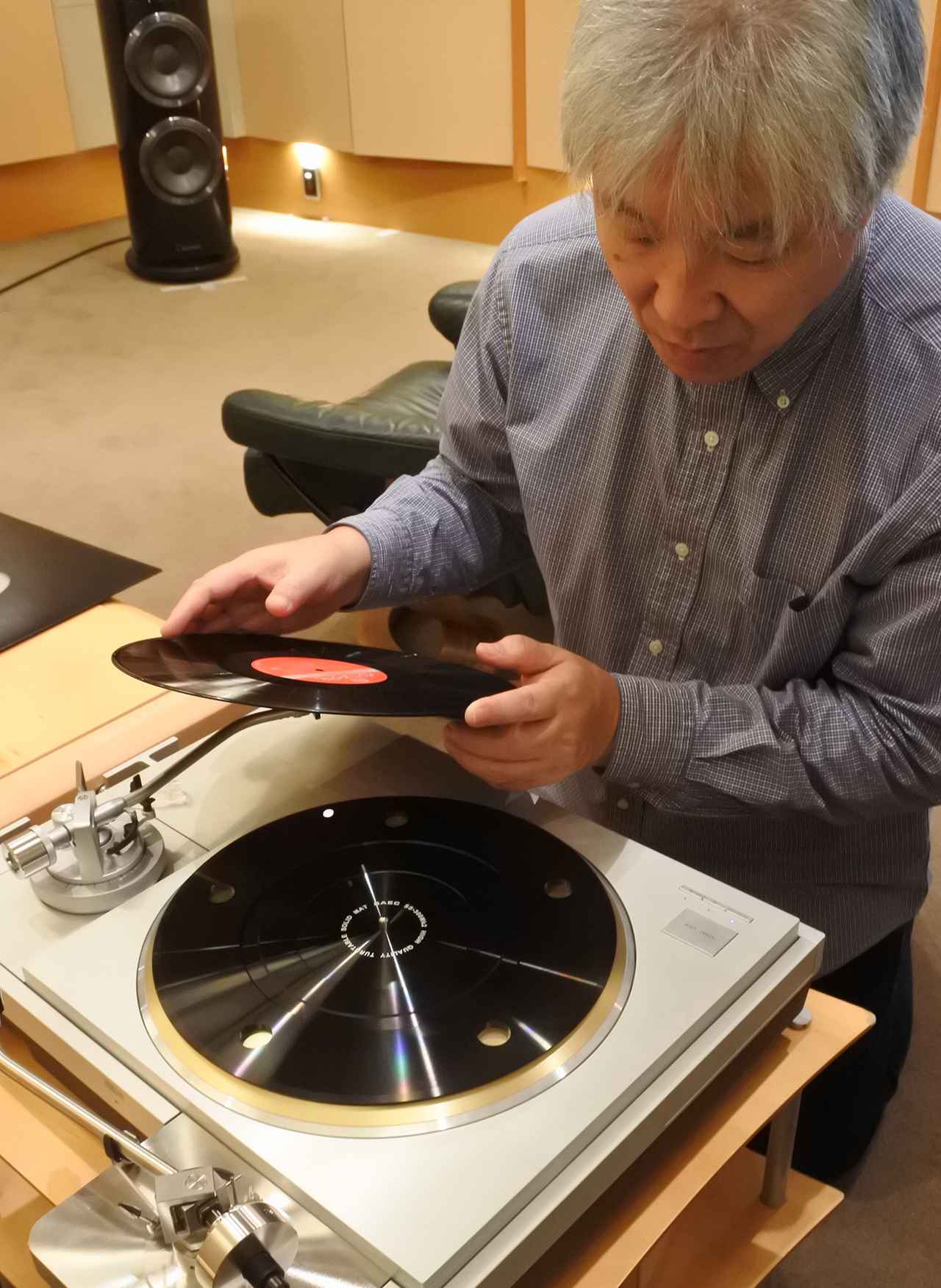 サエクのターンテーブルシート「SS300Mk2」は、神戸製鋼のアルミ合金を