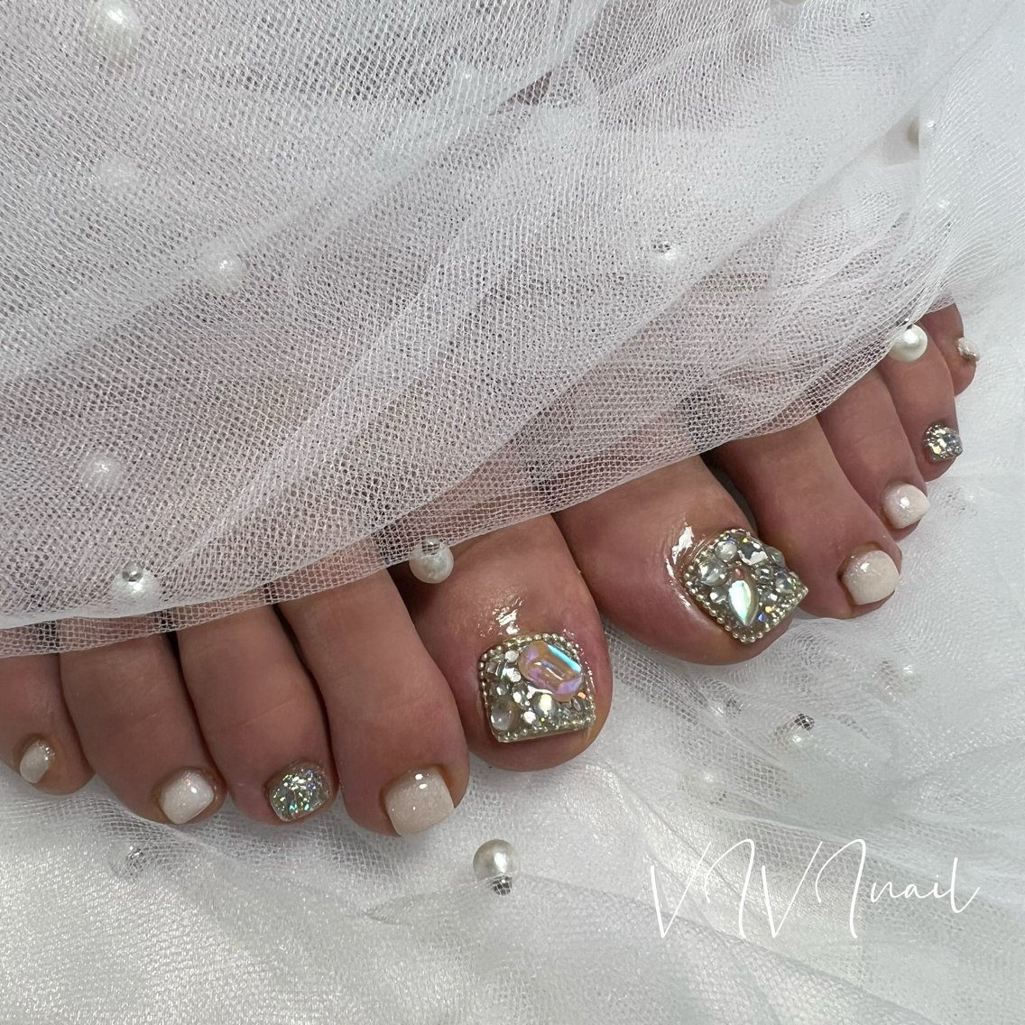 埋め尽くしキラキラフット｜vivi nailのネイルデザイン・アート