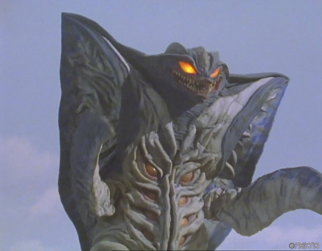 12月14日 ウルトラマンティガ ガゾートⅡ出現！ ピンチに現れた青年の