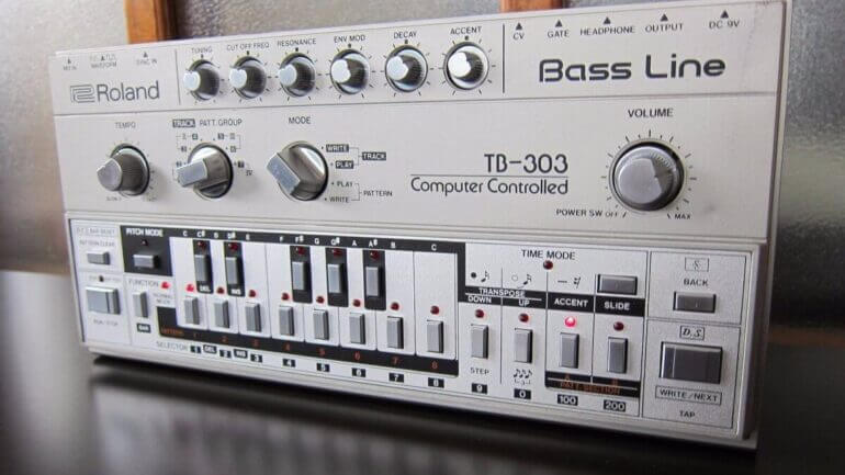 The Legendary Roland TB-303 - DMT FM - Psytrance Radio Station