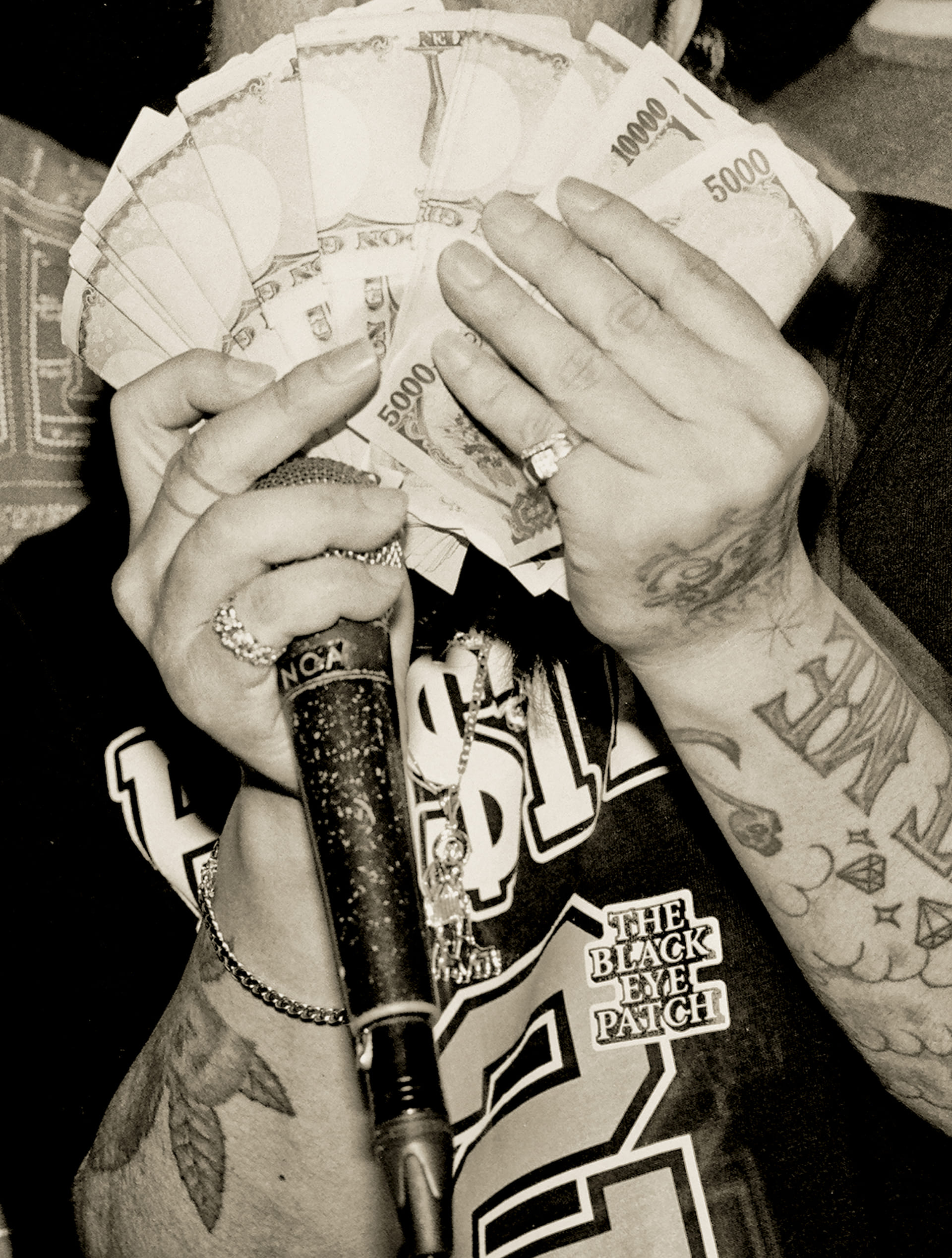 BlackEyePatchによる小浪次郎の写真展と写真集