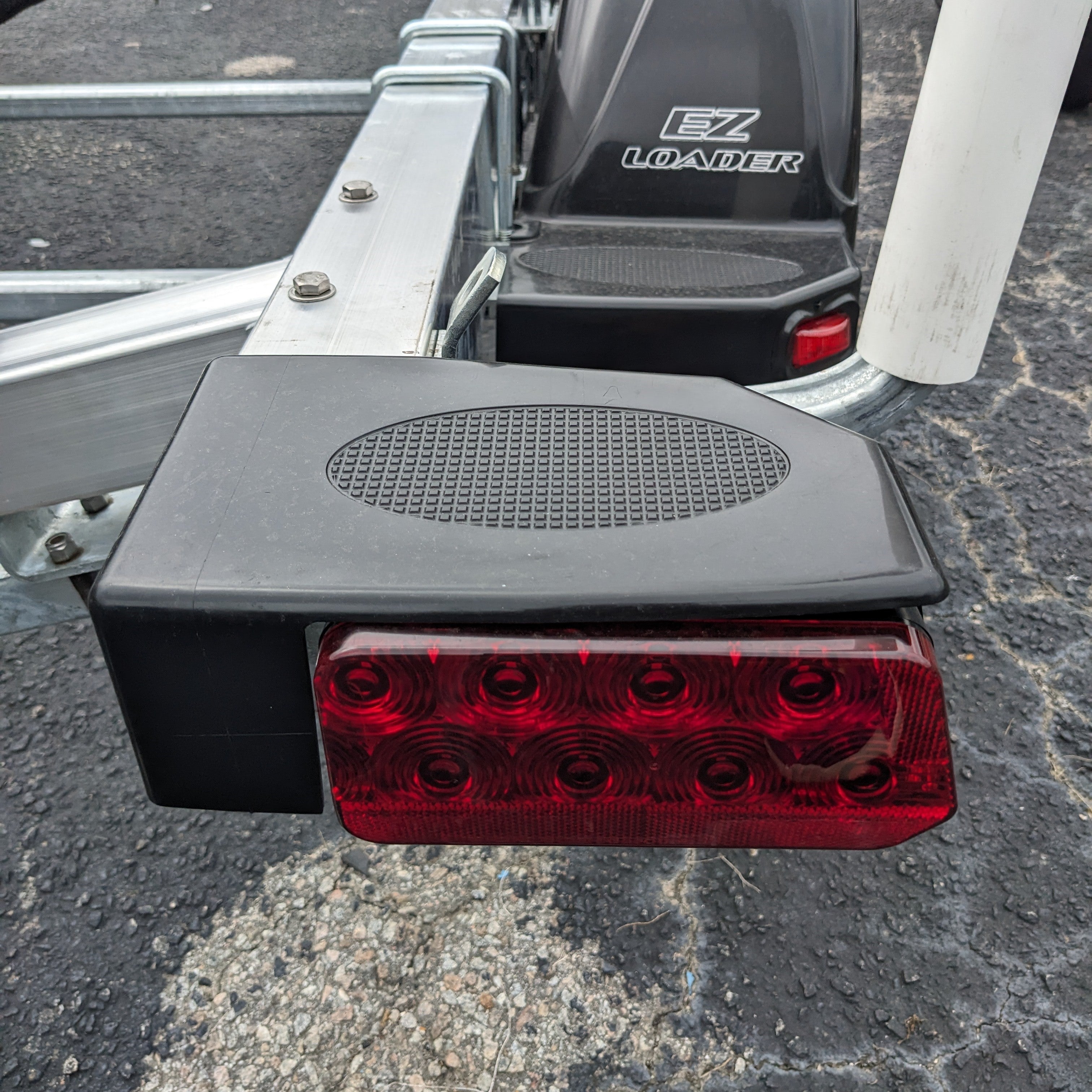 EZ Loader Updated Right Taillight 7.5