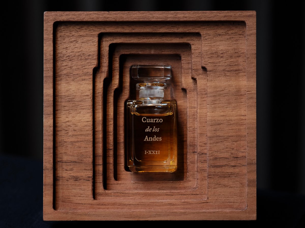 フエギア 1833」が濃度100％フレグランスエッセンス「プーラ