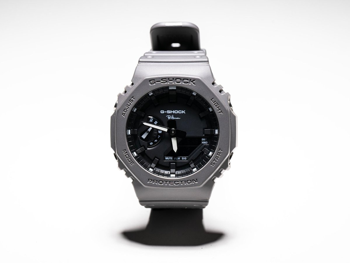 ロンハーマンがGショック「GA-2100」の別注モデルを発売 アナログ文字
