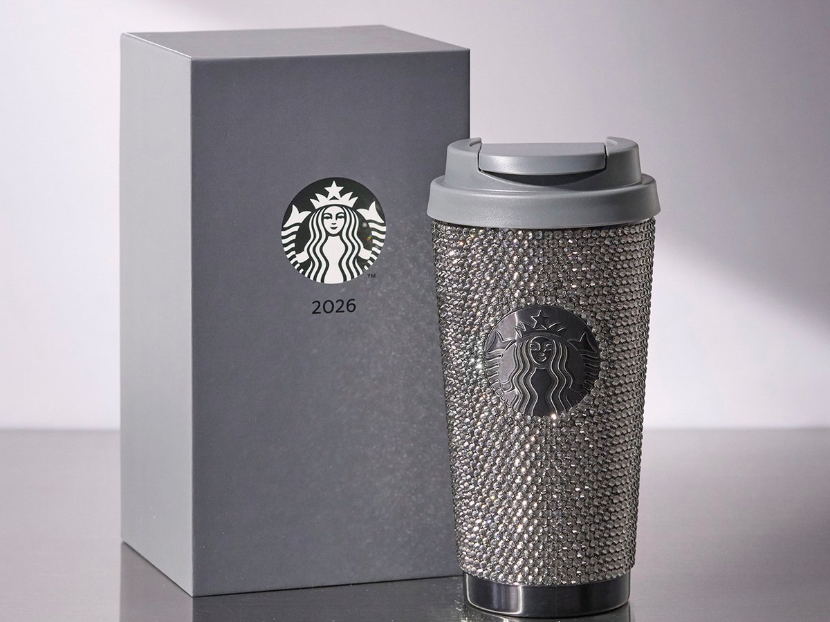 スタバ福袋2026が発表 グレーのラインストーンで全体を装飾した
