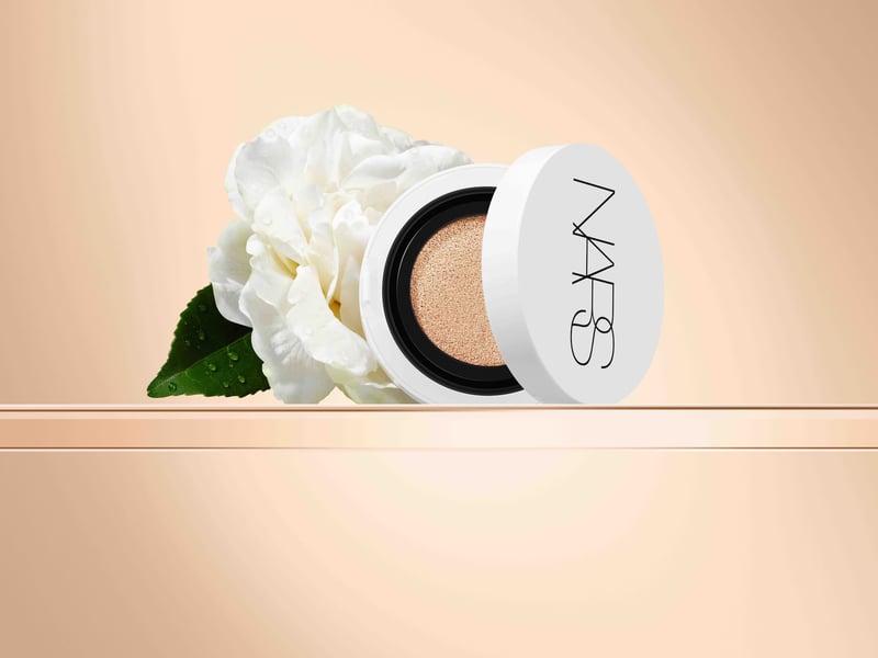 NARSの“リフ粉”シリーズからクッションファンデが登場 光を反射して肌