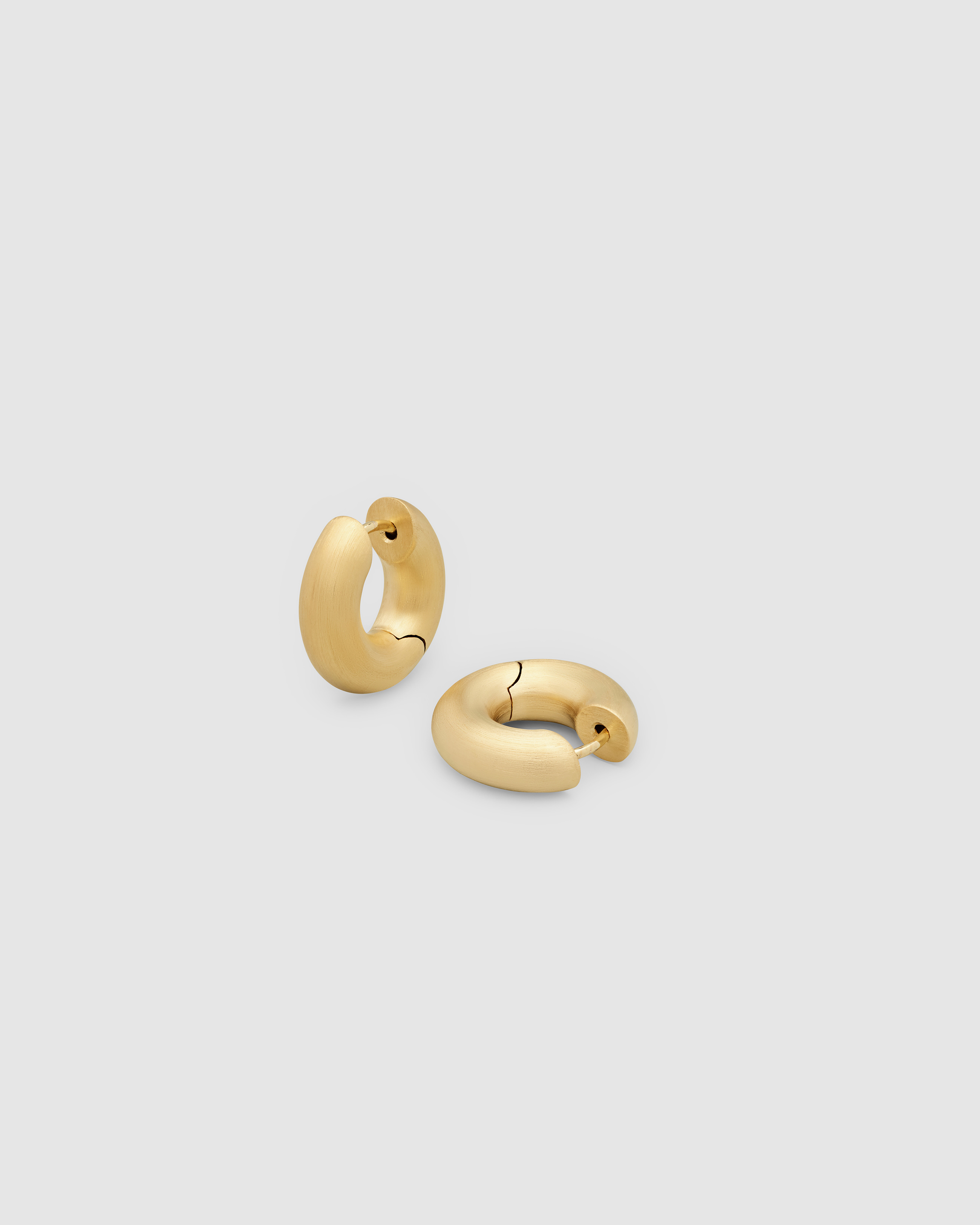 Chunky Hoops Satin Small Gold - Tom Wood Project Official Online Store